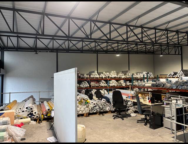 518M² WAREHOUSE TO LET IN STIKLAND INDUSTRIAL